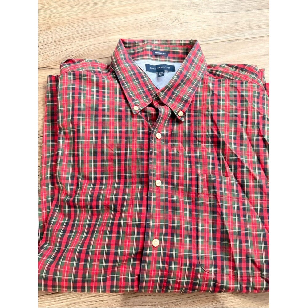Tommy Hilfiger Red Plaid Button-Down men’s XL red green Christmas pictures
